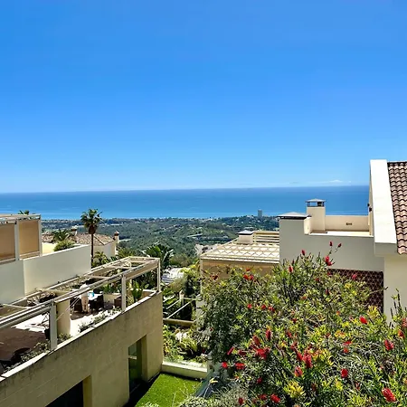 Luxury Retreat In Monteros 아파트 *