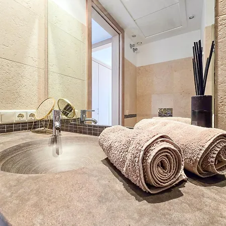 Luxury Retreat In Monteros 公寓 *